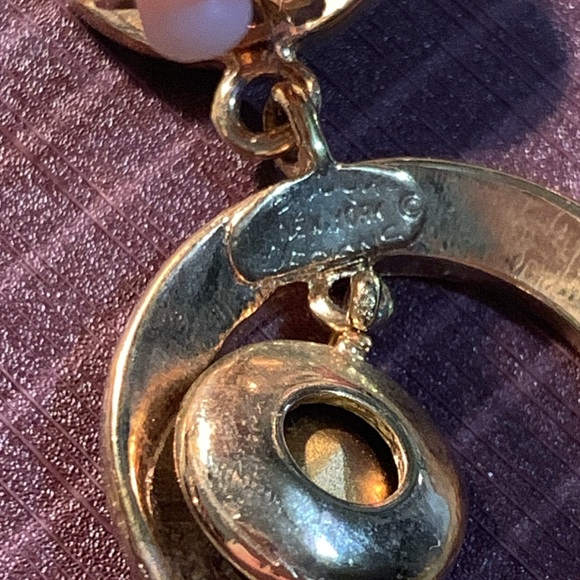 Bijoux New York Design Runway Clip Earrings - Picture 4 of 11